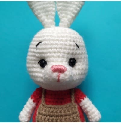 Coelho em Macacão Amigurumi Receita de PDF Grátis